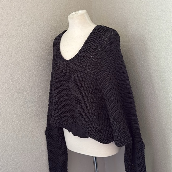 Vici Black V-Neck Chunky Knit Sweater - Picture 3 of 7